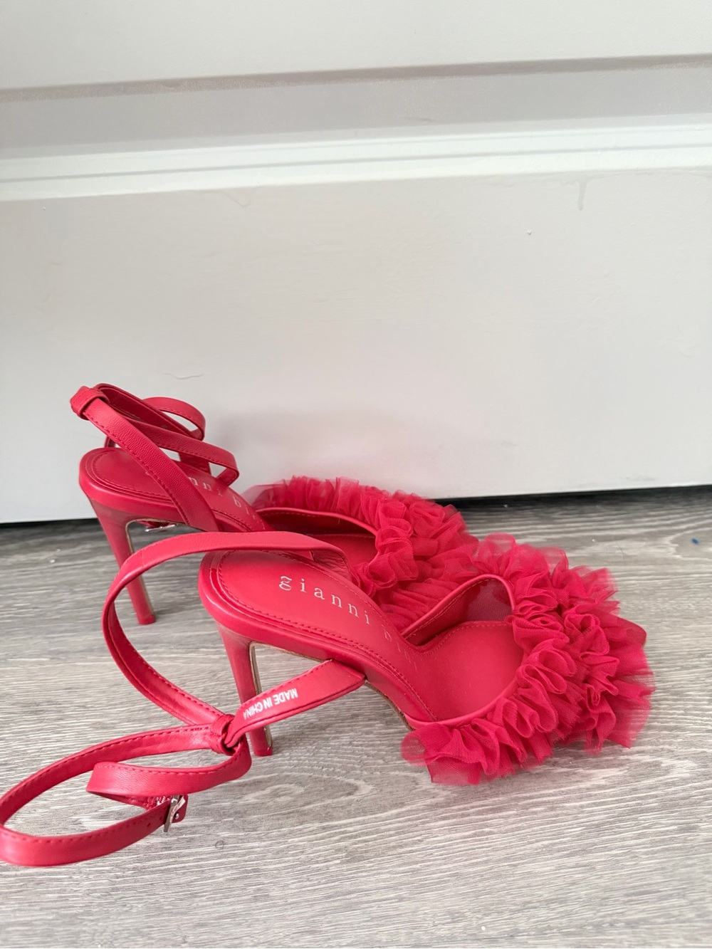 Gianni Bini Red Ruffle Pointed-Toe Ankle-Strap Heels Size 5.5 in Women’s - Picture 2 of 5
